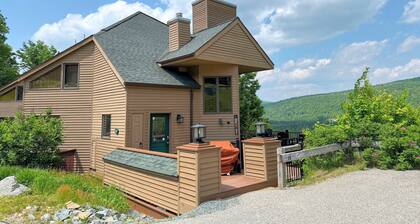 C14 Bretton Woods ski-in ski-out with hot tub! Great views, Pool/gym passes