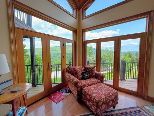 C14 Bretton Woods ski-in ski-out with hot tub! Great views, Pool/gym passes