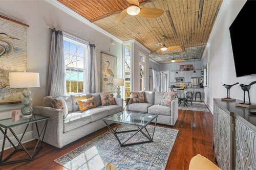 Charming Historic Shotgun House minutes to FQ/CBD