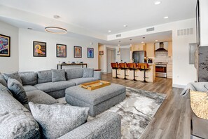 TV connectée, cheminée, jeux vidéo, Netflix