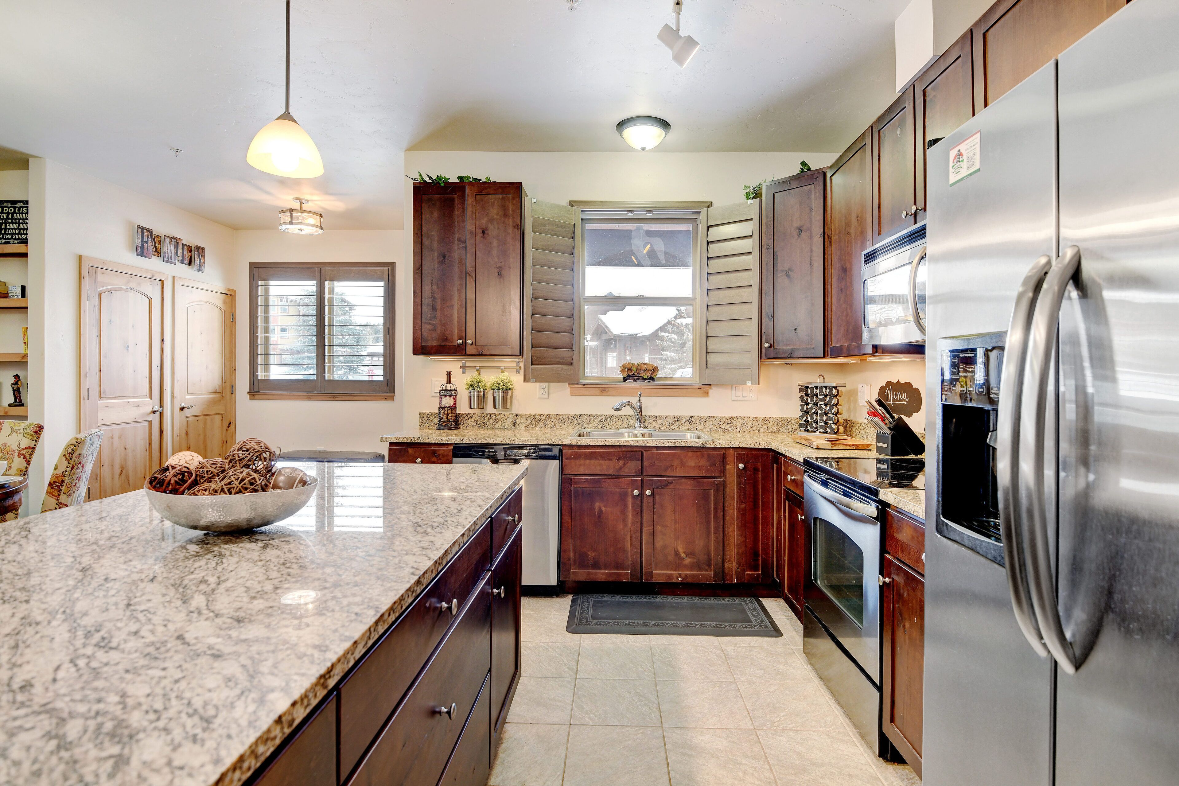 Luxury Condo 412 / Pool / Club House / Hot Tub / Views / Best Price - $500 FREE Activities Daily