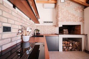 Geladeira, micro-ondas, fogão, cooktop