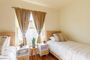 3 bedrooms, desk, iron/ironing board, free WiFi