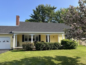 Exterior - Sleeps 10, on a river, downtown Bethel, ME (Bethel)