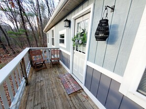 Property grounds - Dog friendly cabin. Peaceful nature getaway. (Hinton)