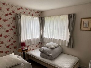 Basic Twin Room | Desk, laptop workspace - klingelbaer (Hakone)