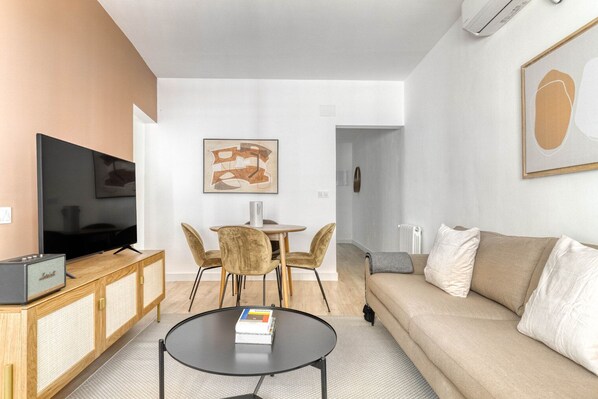 Fernseher, Stereoanlage