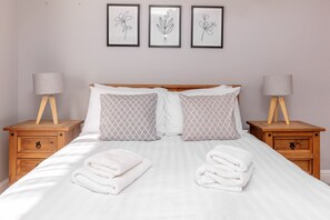 5 bedrooms, iron/ironing board, WiFi, bed sheets - Tigh Harvey 5 bedroom house (Dingle)