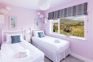5 bedrooms, iron/ironing board, WiFi, bed sheets