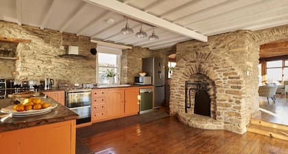 Teach Geal - 4 bedroom house