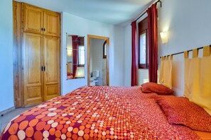 4 chambres, fer et planche à repasser, accès au Wi-Fi (inclus)