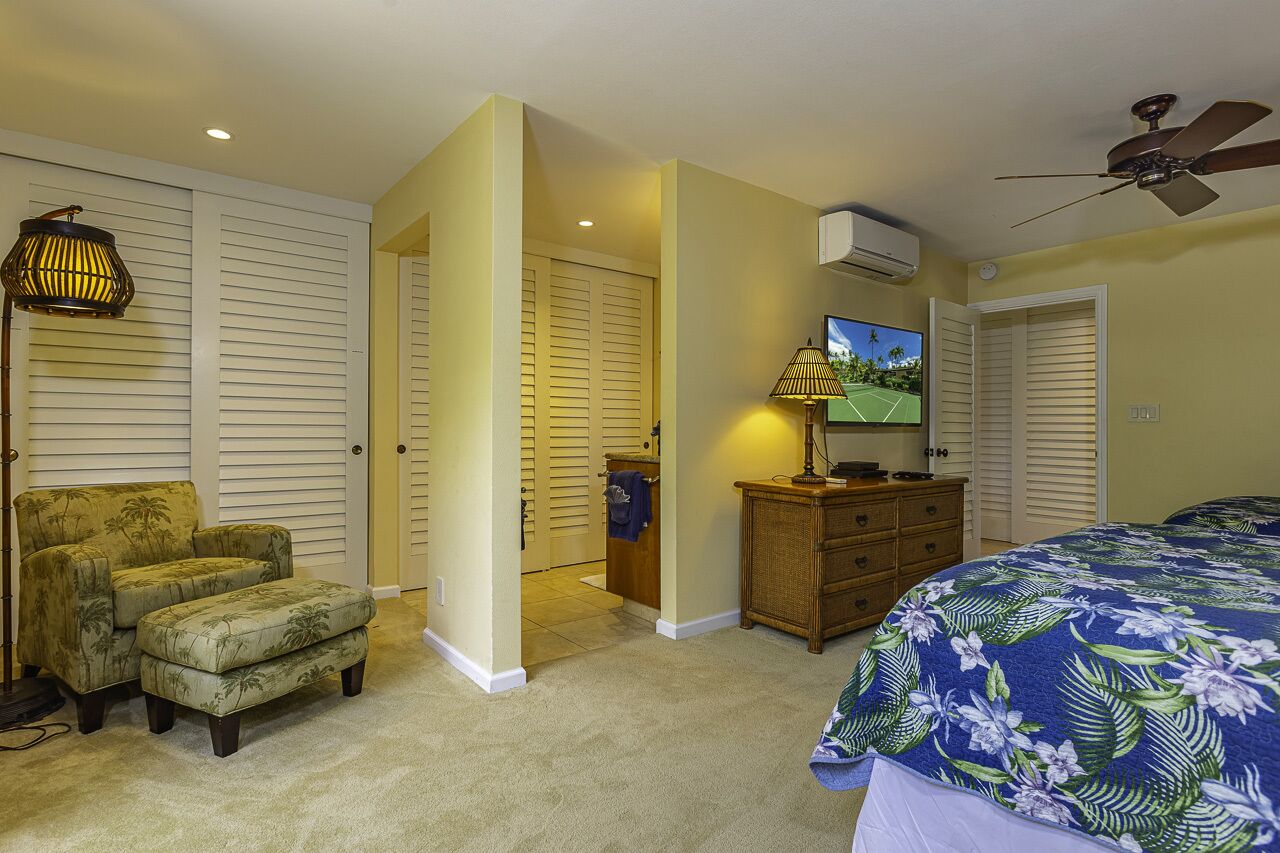 2 bedrooms, desk, iron/ironing board, travel crib