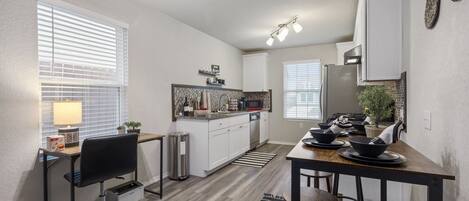 Fridge, oven, stovetop, dishwasher