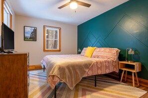 3 bedrooms, iron/ironing board, free WiFi, bed sheets