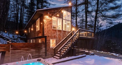 Secluded/Hot Tub/views! Minutes to Everything!