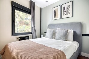 3 slaapkamers, een strijkplank/strijkijzer, wifi, beddengoed