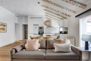 Télévision, chaîne hi-fi