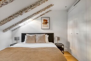 3 chambres, fer et planche à repasser, Wi-Fi, draps fournis