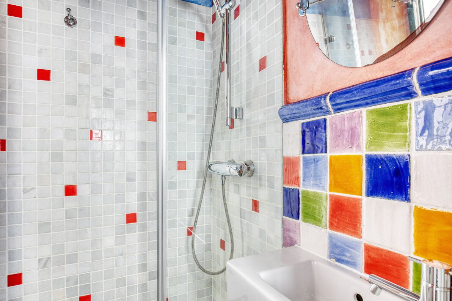 Secador de pelo y toallas