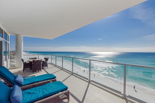VACATION IN PARADISE! ~ Panoramic Gulf Views! Seasonal Beach Service Included!