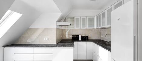 Fridge, microwave, oven, stovetop