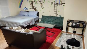 4 dormitoris, escriptori i planxa i posts de planxar