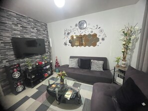 Standard Townhome, 3 Bedrooms | Living area