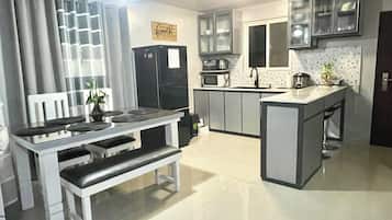 Standard Townhome, 3 Bedrooms | In-room dining