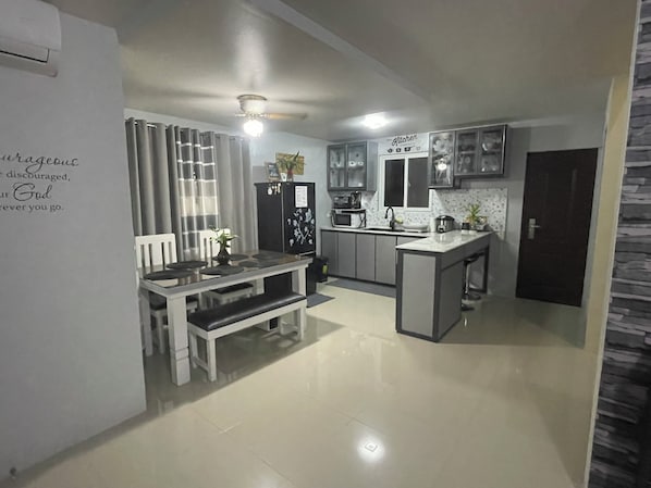 Standard Townhome, 3 Bedrooms | In-room dining