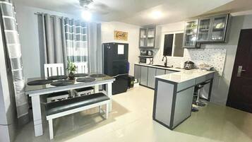 Standaard resortwoning, 3 slaapkamers | Privékeuken | Een waterkoker, kookgerei, borden en bestek