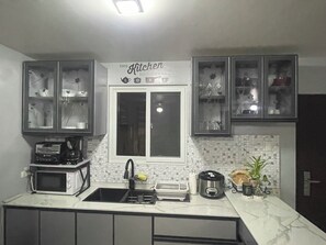 Standard Townhome, 3 Bedrooms | Private kitchen