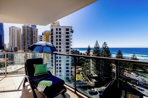 Property grounds - Beachfront Surfers Paradise no hidden fees (Surfers Paradise)