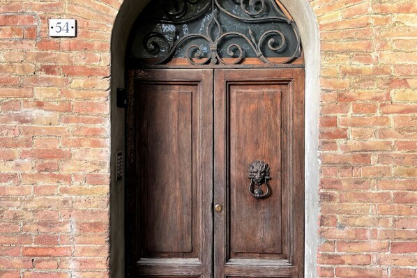 Exterior detail - WELCOME TO MILENA -outside ZTL (Siena)