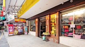 Mặt tiền nơi lưu trú