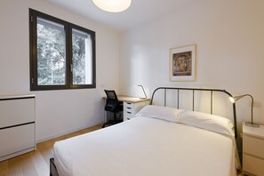 1 bedroom, desk, iron/ironing board, WiFi