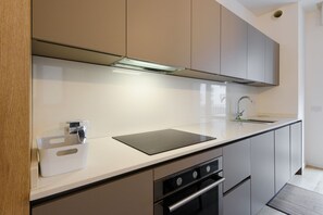 Kühlschrank, Ofen, Herdplatte, Geschirrspüler