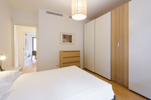 1 bedroom, desk, iron/ironing board, WiFi