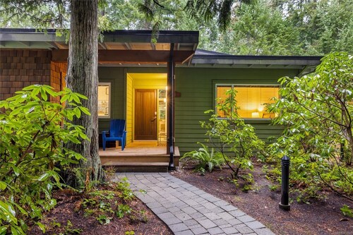 Island Beach House at Rathtrevor, Tucked in the forest and steps to the beach