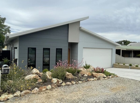 Stylish two-story home with a well-manicured front yard and a contemporary design.