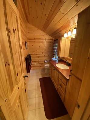 Dusche, Whirlpool, Haartrockner, Handtücher