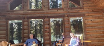 Kenai riverfront log cabin, perfect for fishing, close to town