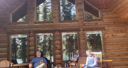 Kenai riverfront log cabin, perfect for fishing, close to town