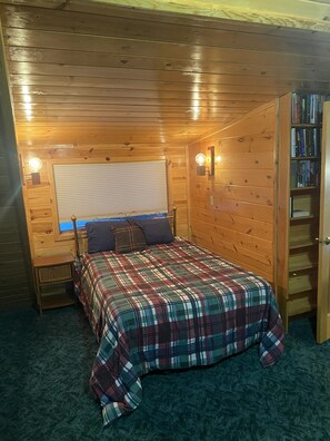 6 bedrooms, desk, iron/ironing board, free WiFi - Kenai riverfront log cabin, perfect for fishing, close to town (Sterling)