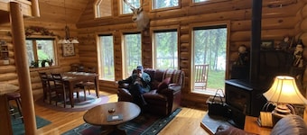 Kenai riverfront log cabin, perfect for fishing, close to town