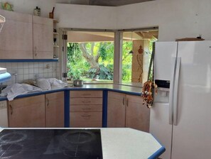 Fridge, microwave