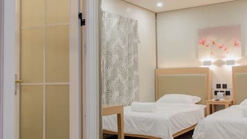 标准双人房或双床房, 2 张单人床 | 高档床上用品、羽绒被、办公桌、笔记本电脑工作区