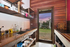 Private kitchen - Gold Coast Tree Houses (Austinville)