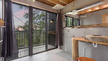 Tree House #1 | Desk, free WiFi, bed sheets