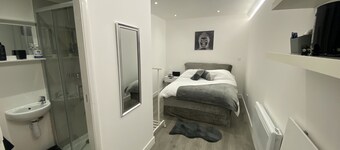 1 Bed Studio - Sleeps 2 - Smoking - Parking - Wifi