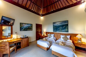 Down comforters, memory foam beds, minibar, in-room safe - Anumana Village Ubud (Ubud)